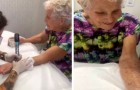 Ett barnbarn följer med sin 88-åriga farmor för att göra sin första tatuering: 