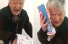 Nonnina riceve una bambola per il suo compleanno e si commuove: non era mai riuscita ad averne una (+VIDEO)