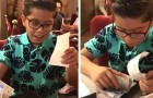 Er spart sein Geld, um seinen Vater zu seinem Geburtstag zum Essen einzuladen: die Rechnung ist jedoch zu hoch