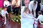 Kind met mobiliteitsproblemen brengt trouwringen naar zijn ouders: een moment dat alle gasten ontroerde