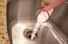 She pours simple ingredients in the sink: here is how to solve a very common problem!