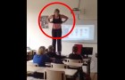 L'insegnante inizia a spogliarsi in piedi sulla scrivania: ciò che fa è molto... istruttivo!