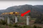 Here's the giant machine that builds a bridge in China in a few minutes !