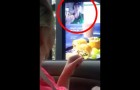 Una mujer sorda quiere ordenar comida: miren que cosa aparece en la pantalla