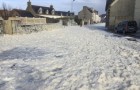 Una cittadina francese è stata totalmente imbiancata... Ma quella che vedete non è neve