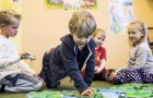 In Finland, leren kinderen niet lezen vóór de leeftijd van 7 jaar.Dwaasheid ? Verre van dat.
