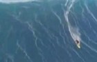 Un surfeur et une vague monumentale ... Action!
