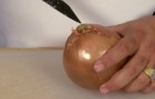 Ecco il metodo per tagliare una cipolla SENZA lacrimare