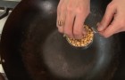 Här är det bästa sättet att göra popcorn i en wokpanna
