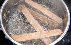 Start by cooking ice cream sticks --- the result is a versatile fashion accessory!