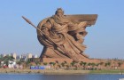 Voici les images fascinantes de la COLOSSALE statue inaugurée en Chine