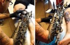 En tatuerare har förlorat sin arm, men titta vad han lyckas göra tack vare en speciell teknik ...