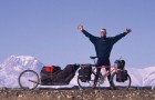 Quest'uomo ha raggiunto l'Everest in bici, lo ha scalato ed è tornato a casa. In SVEZIA.