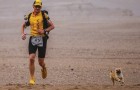 A marathon runner decides to adopt the stray dog ​​that accompanied him for over 155 miles (100 km) during the race