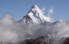 Een Helikopter Bereikt Mount Everest En Maakt Opnames In HD Van Het Dak Van De Wereld