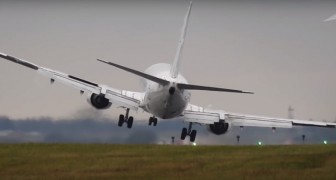 A Boeing 737 makes a risky crosswind landing!