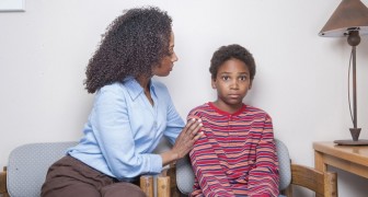 I genitori iperprotettivi provocano danni psicologici GRAVI ai loro figli. Ecco perché e quali sono