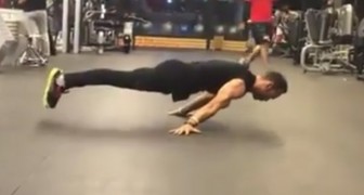 Gymnastik extrem: dieser junge Mann hat außergewöhnliche Fähigkeiten