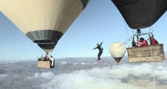 Im Gleichgewicht zwischen zwei Heißluftballons