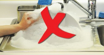 Voilà pourquoi vous ne devriez jamais, jamais laver la vaisselle à la main