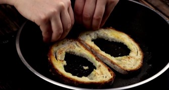 Agujerea dos fetas de pan y las pone en el sarten: cuando las rellena saldra afuera una receta muy curiosa!