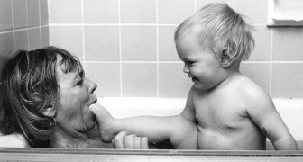Girò il mondo per fotografare l'amore materno: i suoi scatti sono un inno al sentimento più forte che ci sia