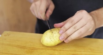 Gekookte aardappelen in 2 seconden schillen? Met deze eenvoudige truc lukt het