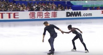 De schaatsers starten met hun uitvoering: enkele ogenblikken later twijfelen de juryleden niet meer wie de winnaar zal zijn