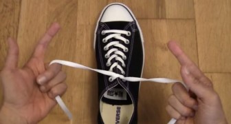 How to tie a shoe lace in 1 second
