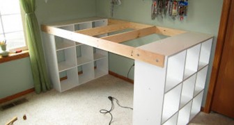 Combineer 3 IKEA-boekenkasten... en je hebt een ruim en goedkoop bureau!