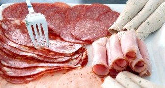Vleeswaren staan officieel op de lijst van kankerverwekkende stoffen, naast asbest en roken