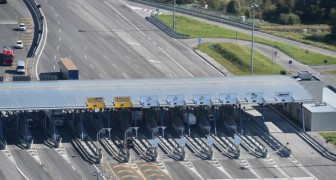 In Italia il primo casello autostradale al mondo che sfrutta il rallentamento dei mezzi per generare energia pulita