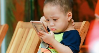Les enfants et la technologie : les smartphones provoquent une dépendance comparable aux drogues, disent les experts