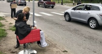 A hairdresser takes her salon chair to the streets to offer free haircuts to the homeless