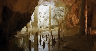 Le maestose Grotte di Frasassi: una bellezza naturale scoperta lanciando un sasso nel buio