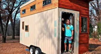 Uno studente si costruisce una mini-casa su ruote per non pagare l'affitto: è piccola ma piena di ogni comfort