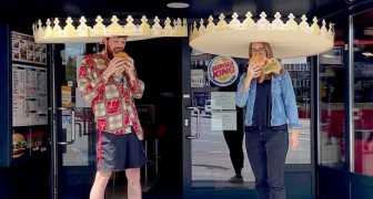 Le famose corone di Burger King diventano extralarge: così i clienti rispettano la distanza di sicurezza