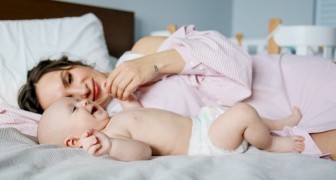 Un bambino ha bisogno di dormire nel letto dei genitori fino ai 3 anni: lo suggerisce un pediatra