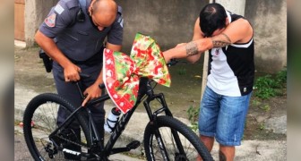 Un hombre pobre entrega dulces a domicilio con una bicicleta rota: la policía decide de regalarle una nueva