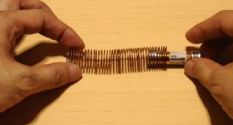 Eine Batterie, Magnete und Draht ermöglichen ein wirklich faszinierendes Experiment
