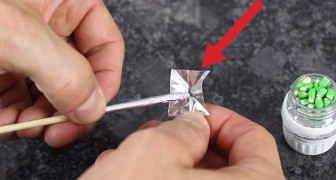 He wraps a toothpick in aluminum foil and heats it up: what happens is INSANE !
