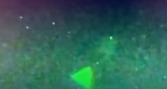 En pyramidformad UFO upptäckt uppe i himlen: Pentagon bekräftar att bilderna är äkta
