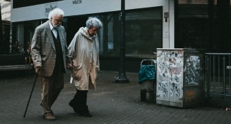 Una coppia di anziani affetta da demenza fugge dalla casa di cura utilizzando il codice Morse