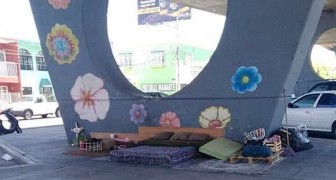 Obdachlos, aber mit Würde: Ein Mann behandelt seine Straßenunterkunft wie ein echtes Zuhause