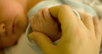 N'embrassez pas mon enfant !: une mère explique pourquoi il vaut mieux ne pas avoir de contact trop rapproché avec un nouveau-né
