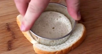Er schneidet Brot in Kreisform aus... Die Kreation ist lecker!