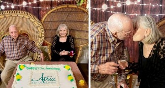 Ein Paar feiert seinen 70. Hochzeitstag im Altenheim mit einer Party mit kubanischem Motto