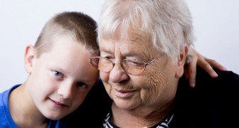 Las abuelas se vinculan emocionalmente más con sus nietos que con sus hijos: lo dice este estudio científico