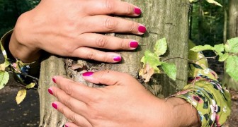 Une femme épouse un arbre et continue de l'aimer pendant des années : Je suis si heureuse