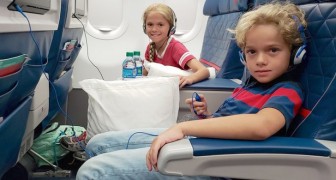 Eine Airline erlaubt es ihren Passagieren, Sitzplätze zu reservieren, die weit von Kindern entfernt sind